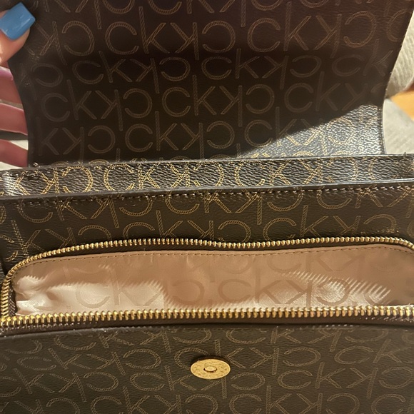 Calvin Klein triple compartment shoulder bag (pink) - Picture 4 of 5